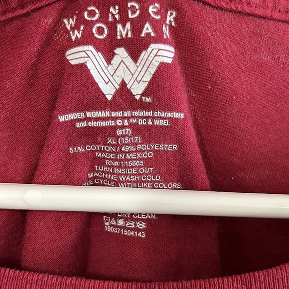 Wonder Woman - Picture 2 of 3